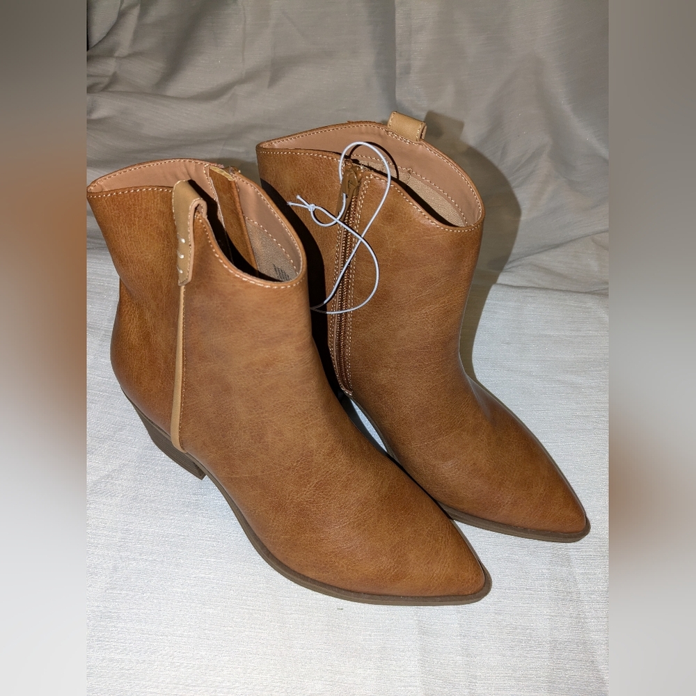 Western boots. Woman's